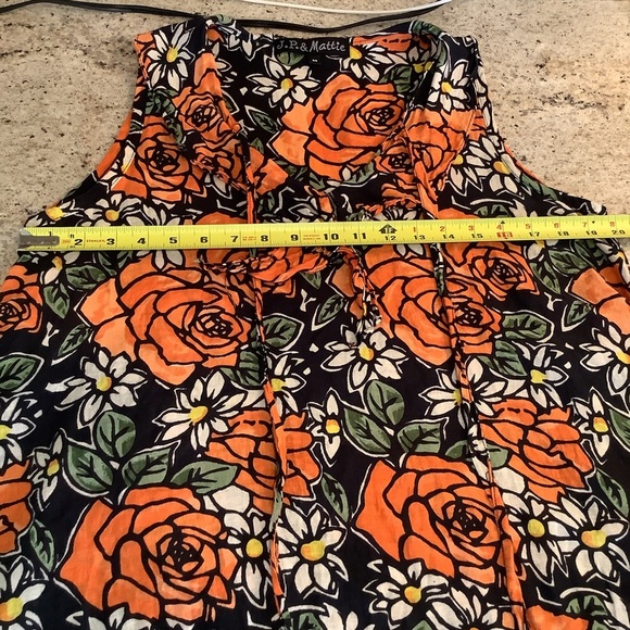 J.P. & Mattie Sleeveless Shirt Floral Size Medium - Picture 6 of 7